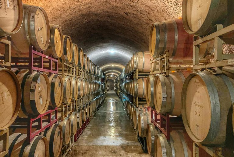 Wine accessories every enthusiast should keep in their collection