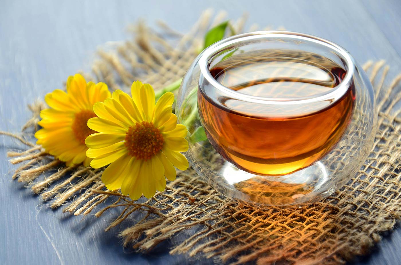 Naturally grown green leaves deliver clean and powerful nourishment