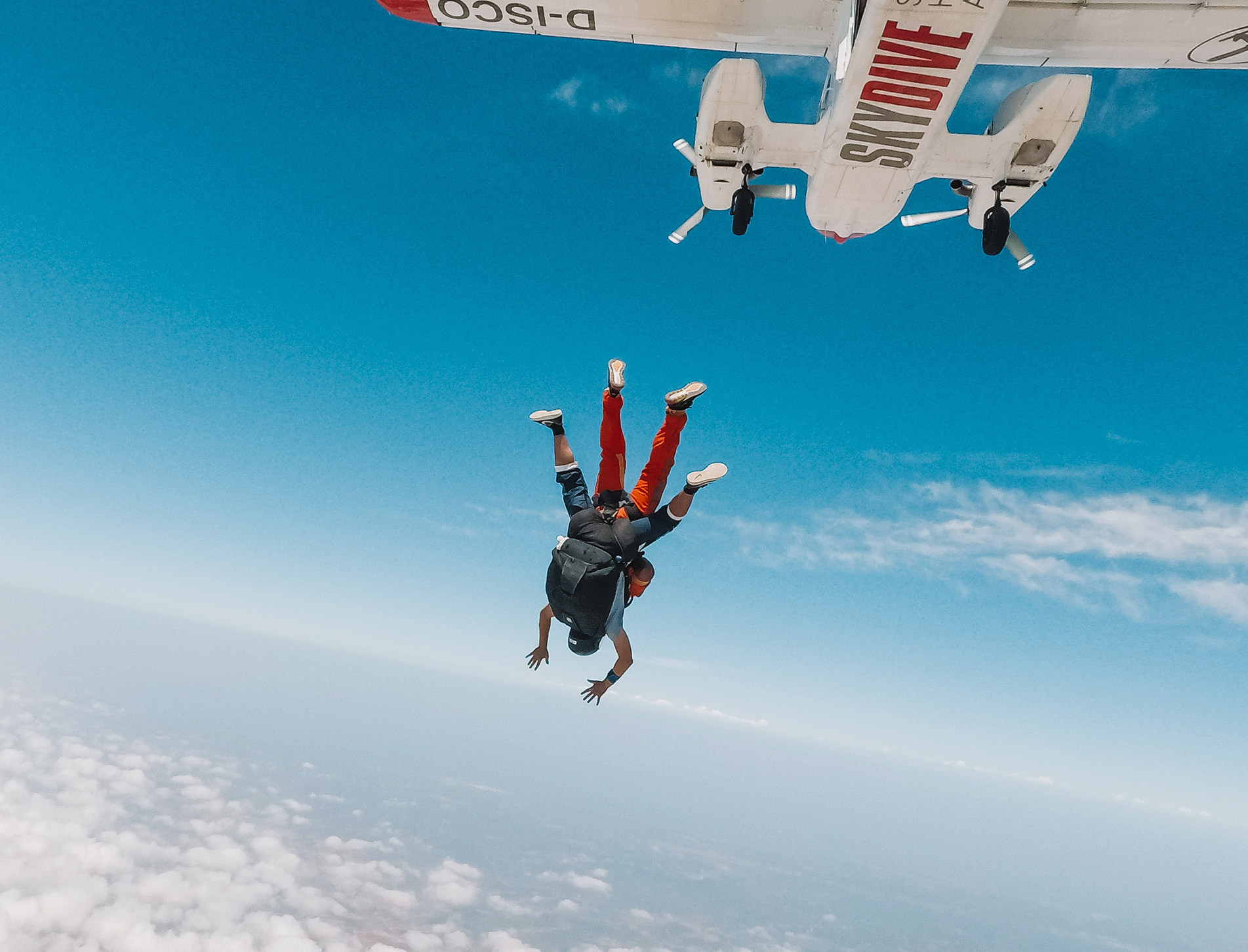 make friends on Canoe trekking simply with bag in the bag